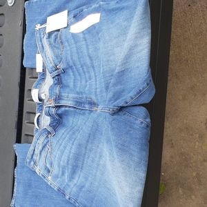 Medium Wash 18W NWT YGP2Y